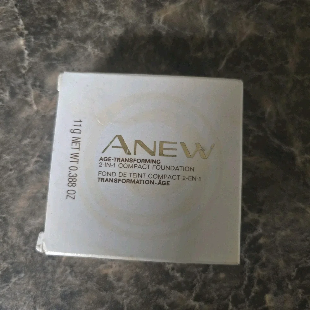 Avon Anew AGE TRANSFORMING Compact Foundation Soft Honey AY204 NIB .388 0z.